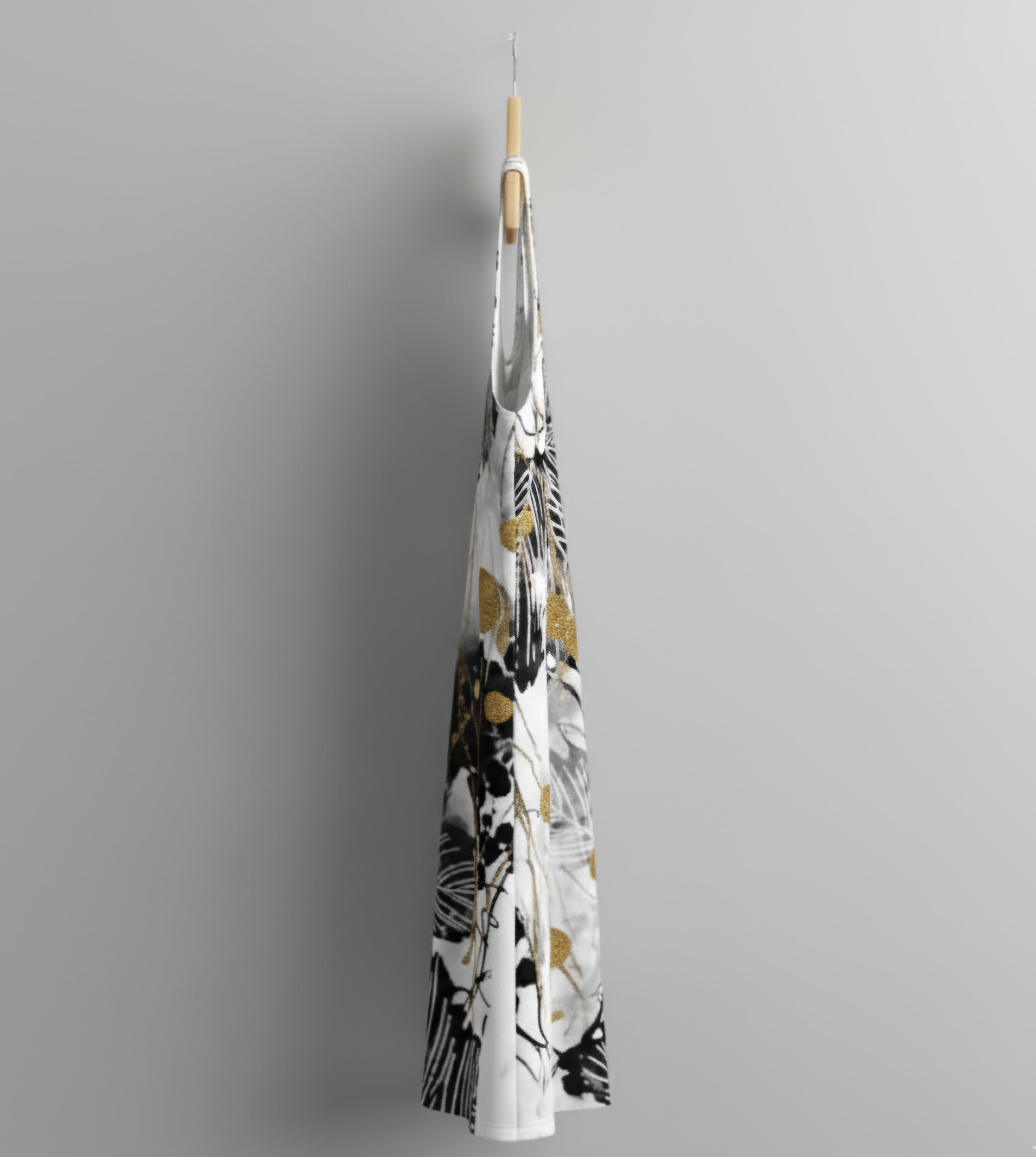 Midas Eyes Abstract Gilded Leaf Racerback Dress – Black, White & Gold