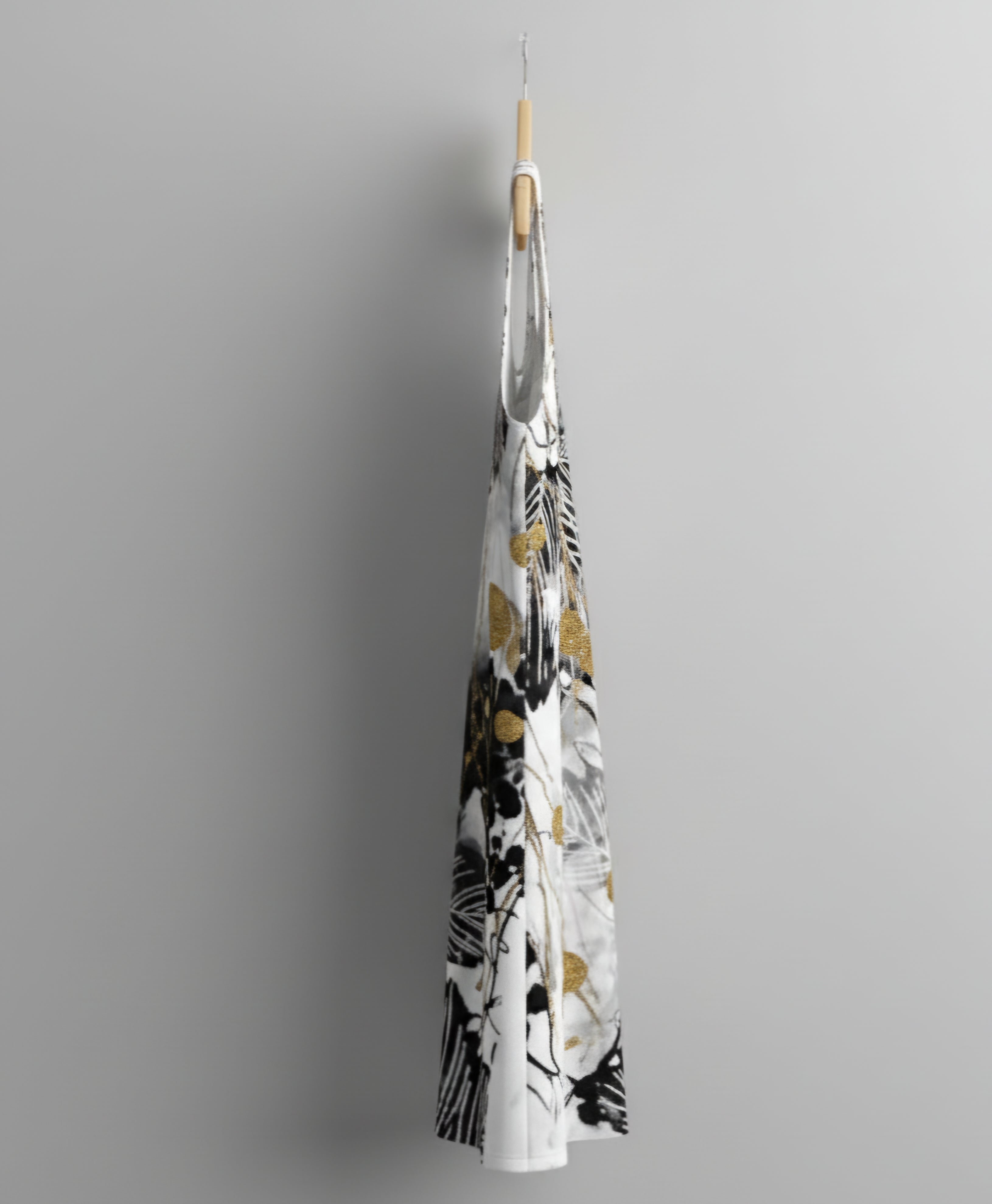Midas Eyes Abstract Gilded Leaf Racerback Dress – Black, White & Gold