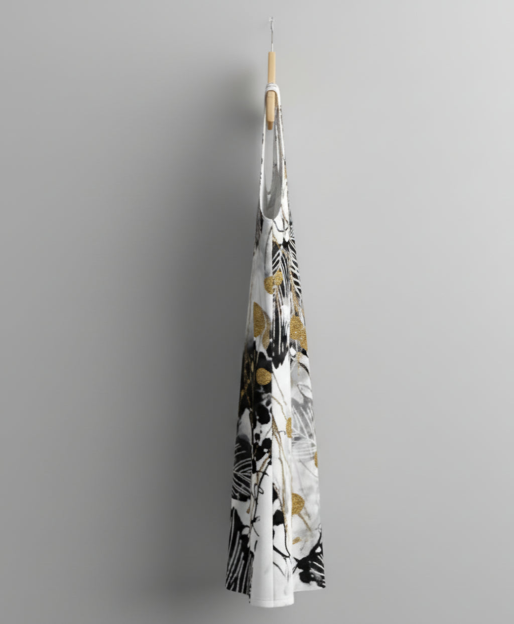 Midas Eyes Abstract Gilded Leaf Racerback Dress – Black, White & Gold